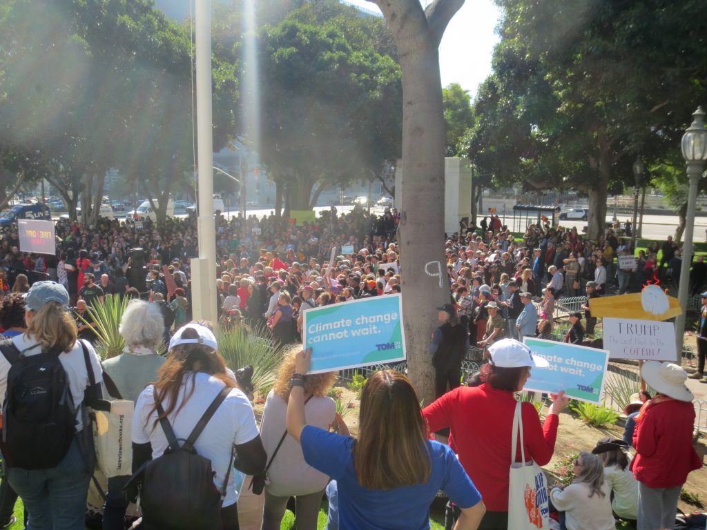Jane Fonda Hosts First California ‘Fire Drill Fridays Rally’ at Los ...