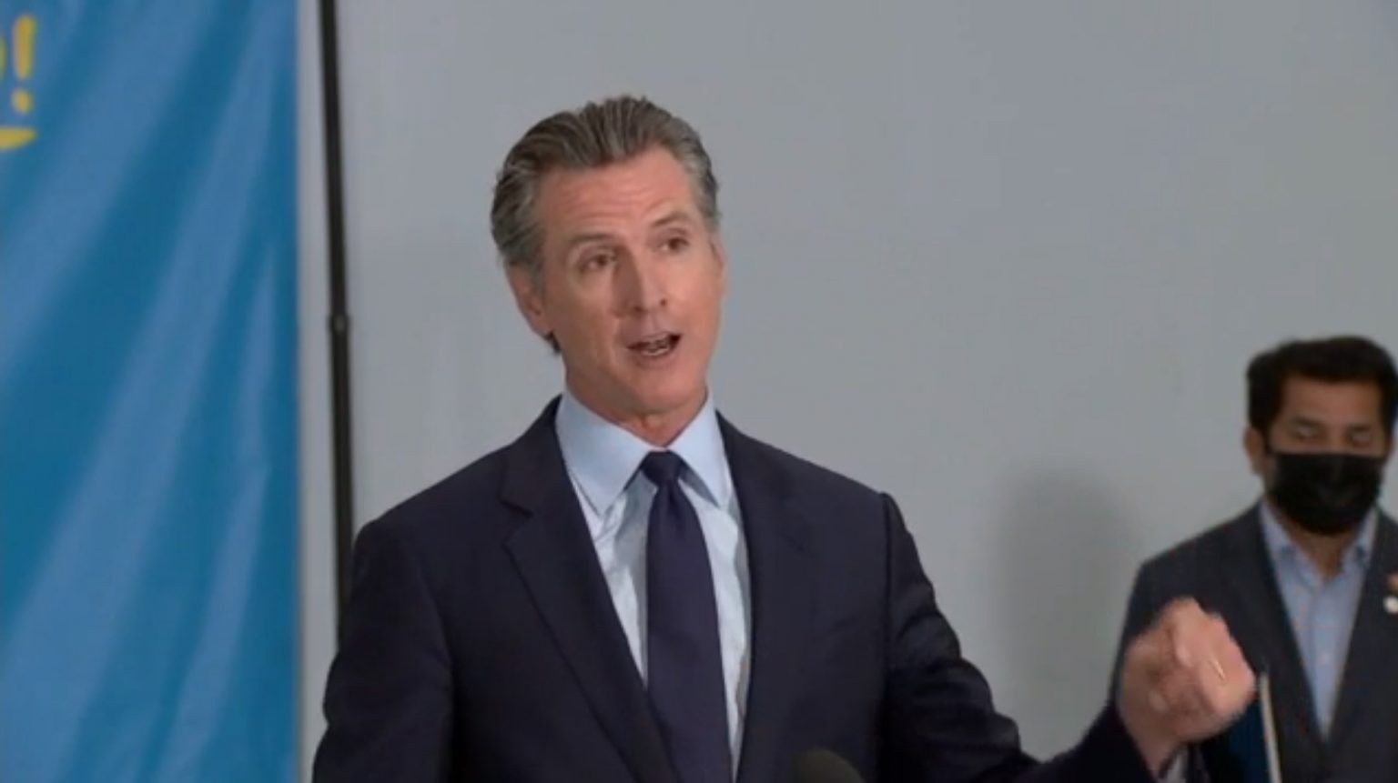 Governor Newsom Signs Executive Order To Alleviate Shipping Crisis At ...