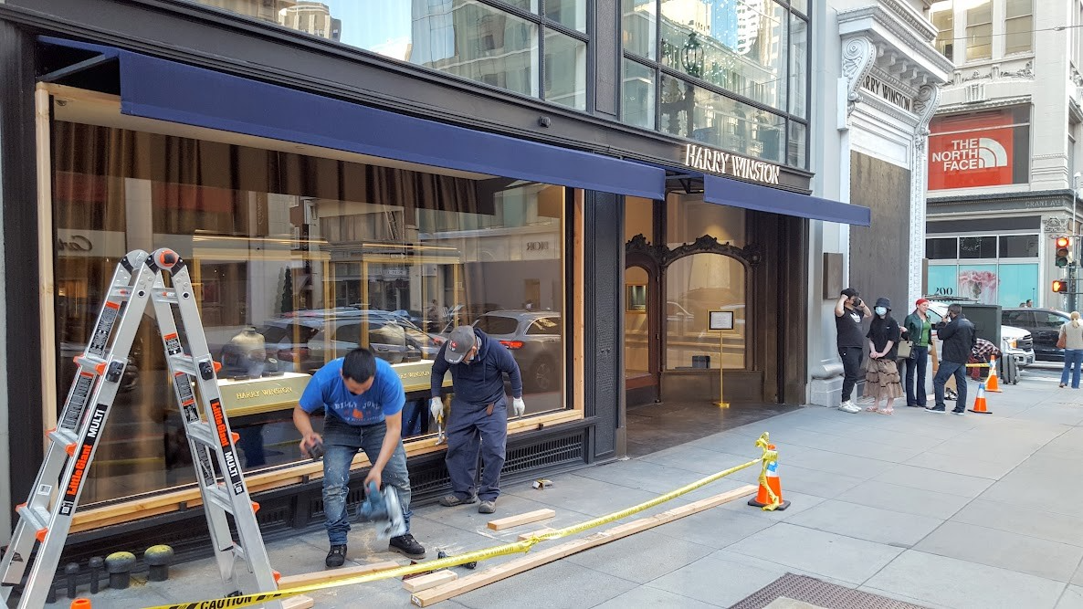 Thieves 'emptied out' SF's Union Square Louis Vuitton store, police say