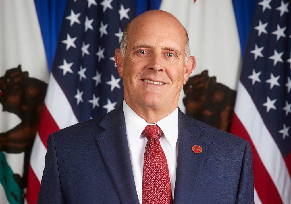 https://californiaglobe.com/wp-content/uploads/2023/03/Senator-Kelly-Seyarto-Official-Photo-scaled-e1680209850703-1024x717.jpg